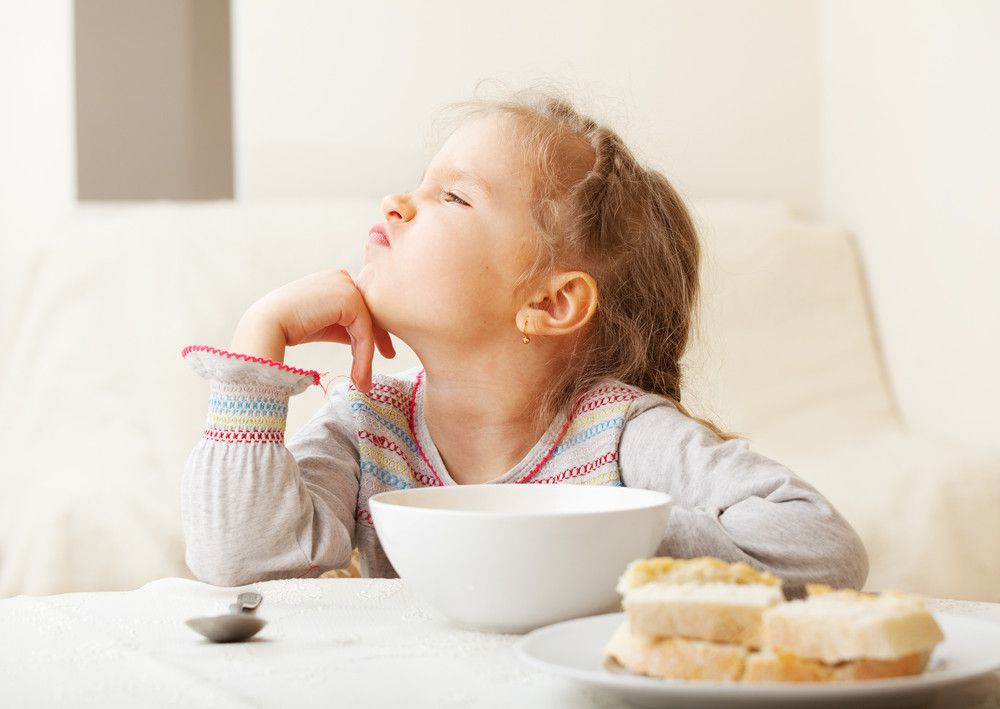 Forçar criança a comer leva a obesidade